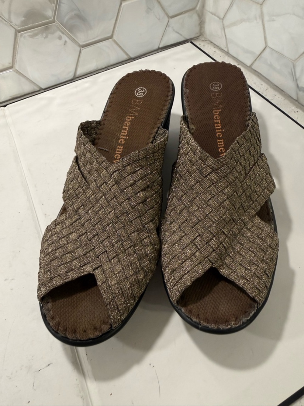 Bernie Mev Calypso Platform Sandal US Sz 7 EU 38 Metallic Bronze Stretch Comfort